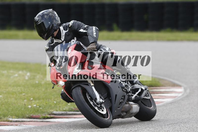 Archiv-2025/09 22.04.2025 Cornu Master School ADR/rot-rouge/80